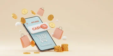 Smartphone exibindo um cupom de cashback de até 5% e um carrinho de compras, com moedas e sacolas de compras flutuando, representando economia em março de 2025.